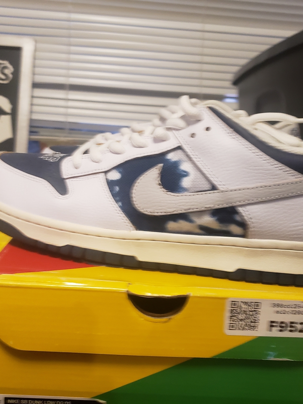 Nike SB X Huff 13         Low-Top Sneakers in White and Navy Tie-Dye